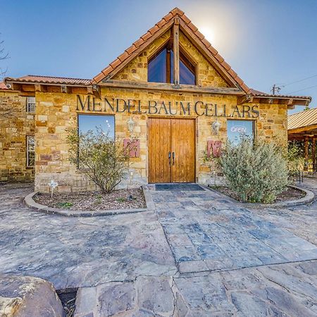 The Pecan @ Mendelbaum Winery Guest Cabins Villa Фредериксбург Екстериор снимка