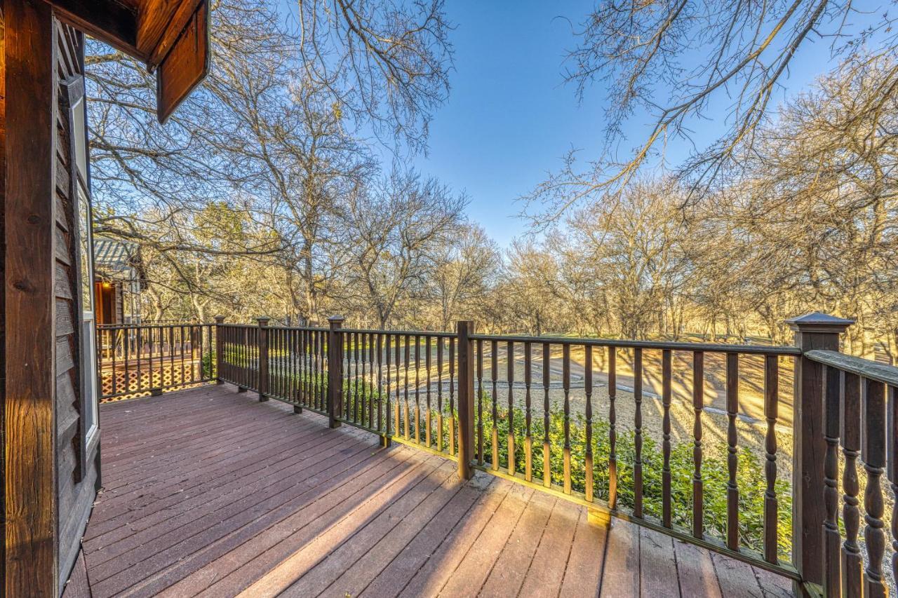The Pecan @ Mendelbaum Winery Guest Cabins Villa Фредериксбург Екстериор снимка