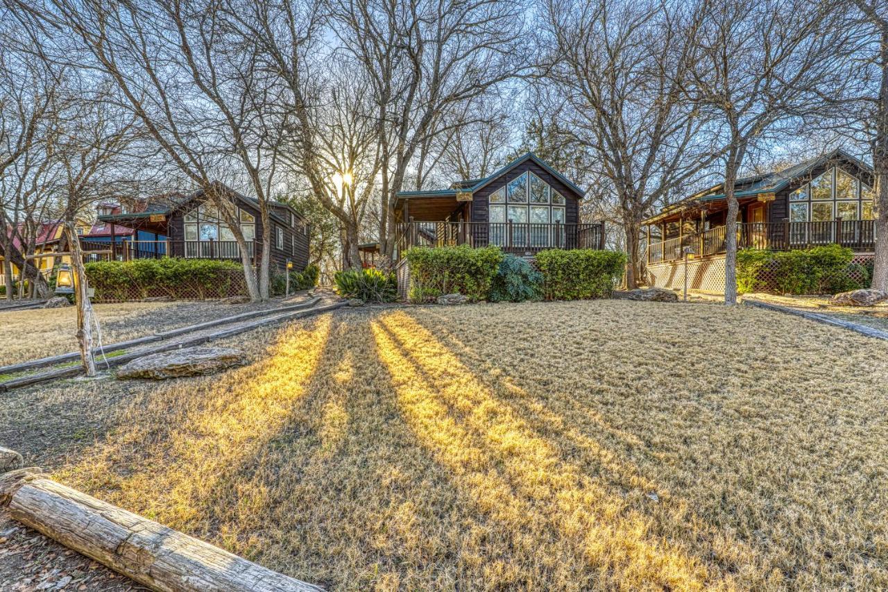 The Pecan @ Mendelbaum Winery Guest Cabins Villa Фредериксбург Екстериор снимка