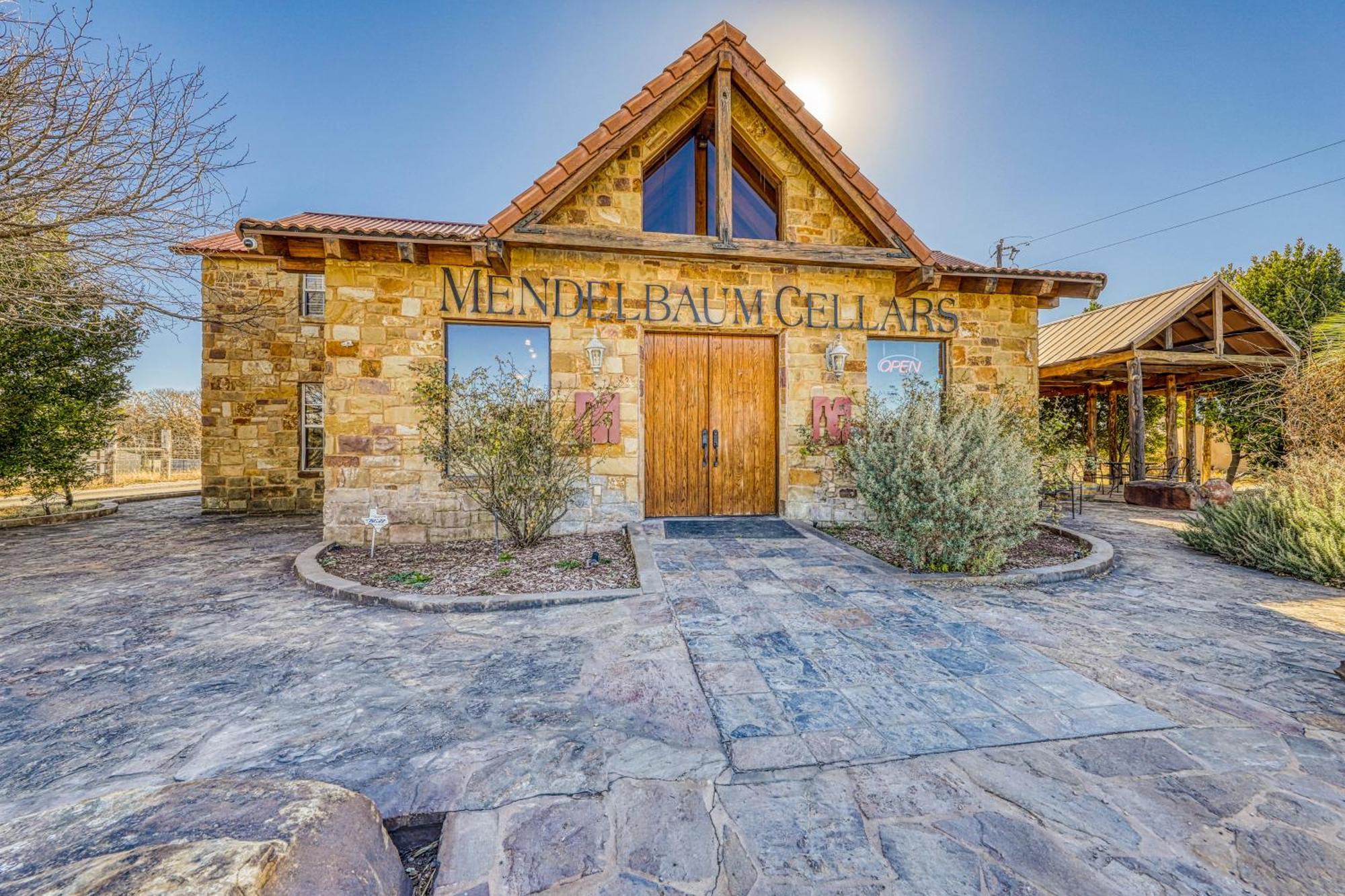 The Pecan @ Mendelbaum Winery Guest Cabins Villa Фредериксбург Екстериор снимка