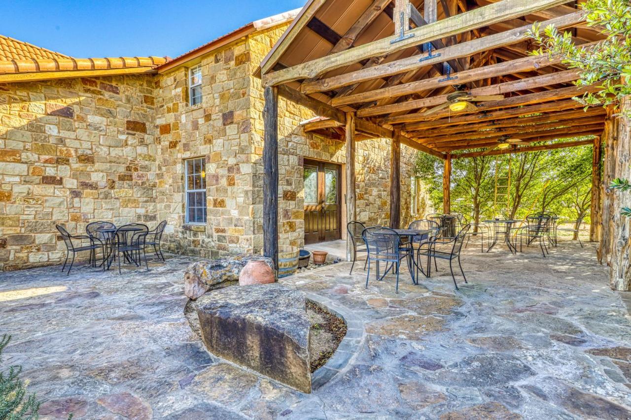 The Pecan @ Mendelbaum Winery Guest Cabins Villa Фредериксбург Екстериор снимка