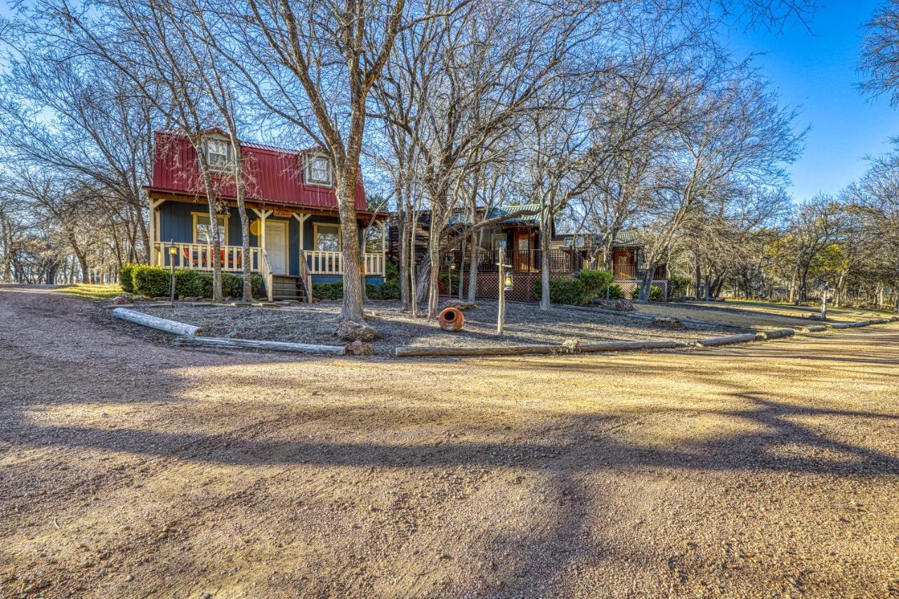 The Pecan @ Mendelbaum Winery Guest Cabins Villa Фредериксбург Екстериор снимка
