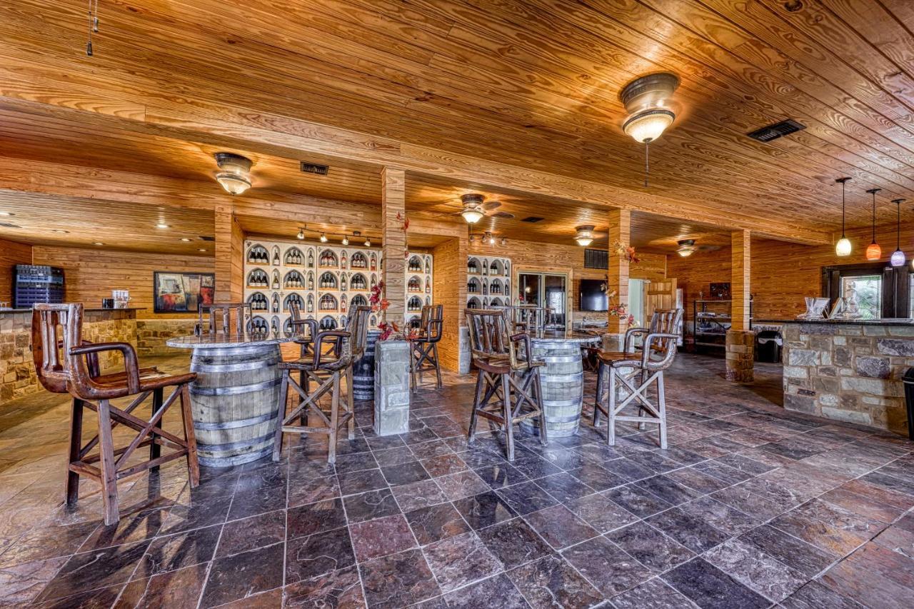 The Pecan @ Mendelbaum Winery Guest Cabins Villa Фредериксбург Екстериор снимка