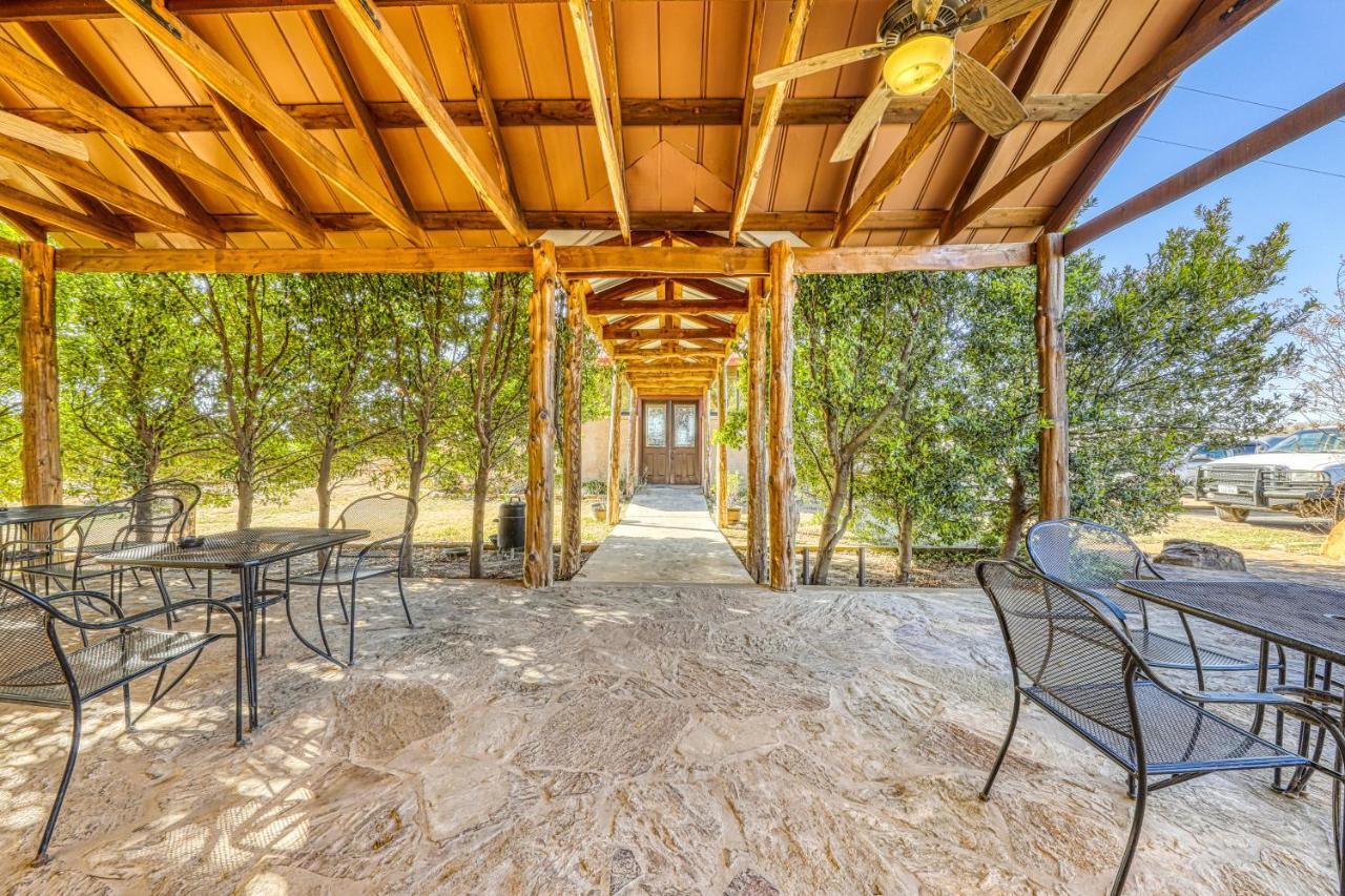 The Pecan @ Mendelbaum Winery Guest Cabins Villa Фредериксбург Екстериор снимка