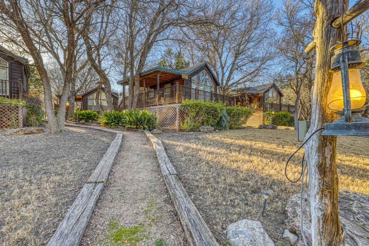 The Pecan @ Mendelbaum Winery Guest Cabins Villa Фредериксбург Екстериор снимка