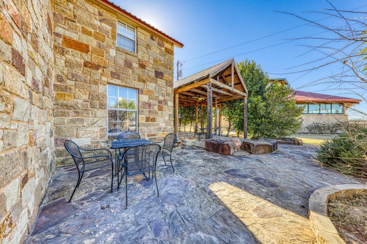 The Pecan @ Mendelbaum Winery Guest Cabins Villa Фредериксбург Екстериор снимка