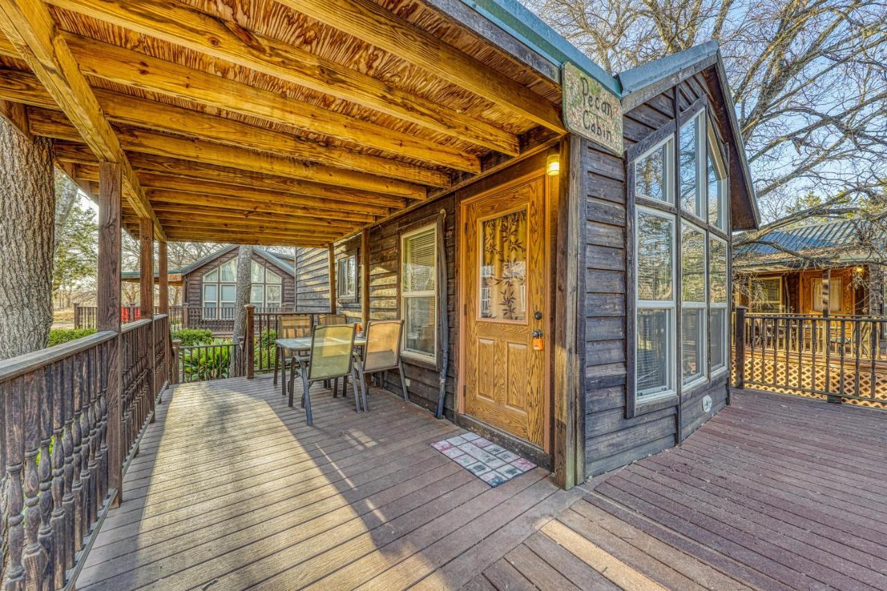 The Pecan @ Mendelbaum Winery Guest Cabins Villa Фредериксбург Екстериор снимка