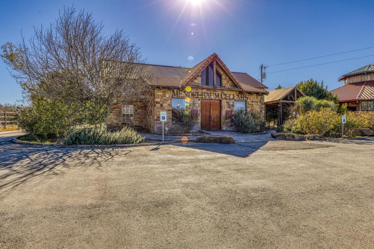The Pecan @ Mendelbaum Winery Guest Cabins Villa Фредериксбург Екстериор снимка